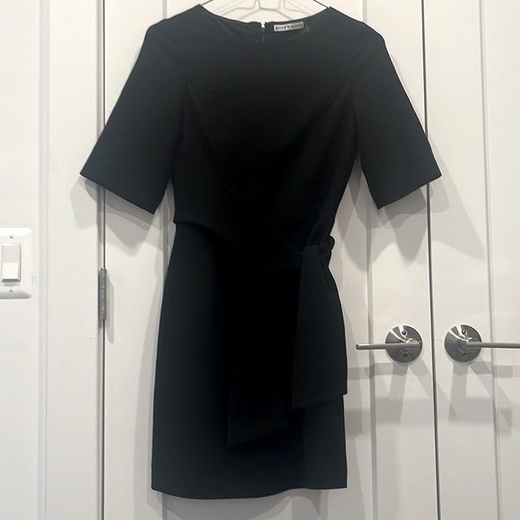 Alice + Olivia Black Short Sleeve Tie Waist Sheath Dress (Size 4) - Picture 1 of 7
